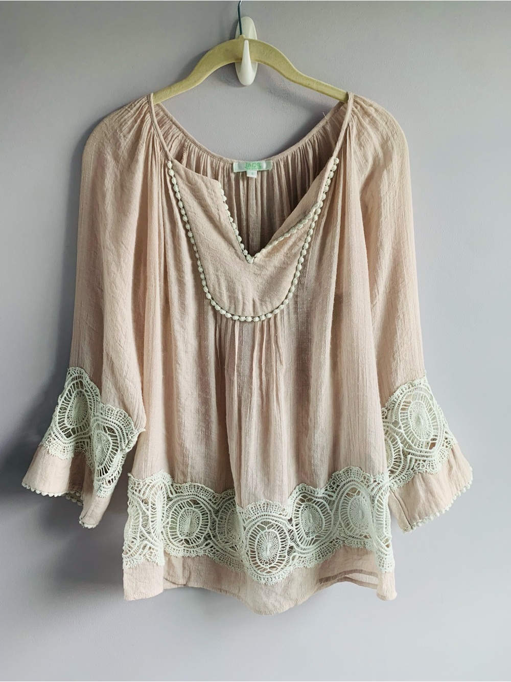Jade by Melody Tam Blouse Top Shell Pink Flowy Lace Embroiderry Pretty EUC Small